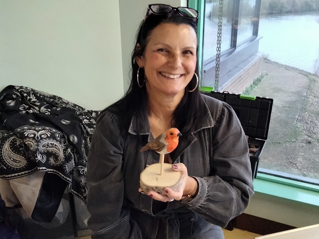 View: Begin Wood Carving - Robin